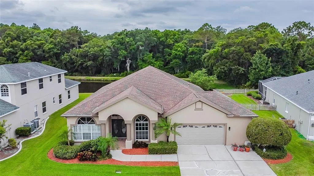 1339 Deerbourne Dr — Photo 2