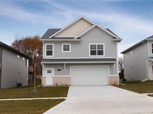 9013 Primo Ln, West Des Moines, IA 50266