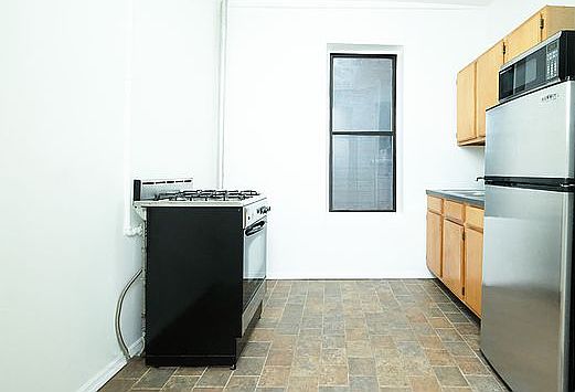 3rd image of 549 W 144th St APT 52