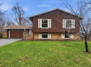 8105 Dakota Ln, Chanhassen, MN 55317