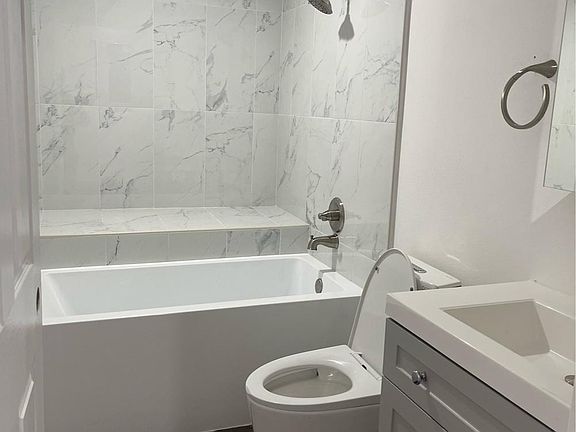 4th image of 13604 SE 18th St Unit 2