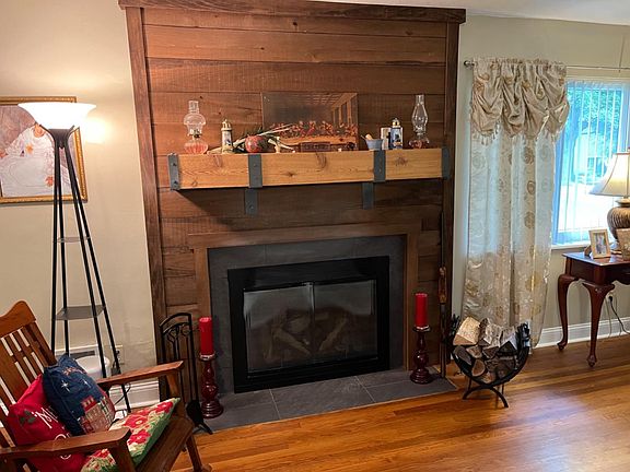 2nd image of 118 Castle Dr