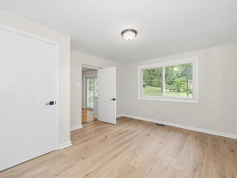 8624 Parliament Dr — Photo 36