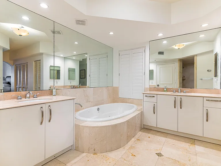 2051 SE 3rd St #101 — Photo 16