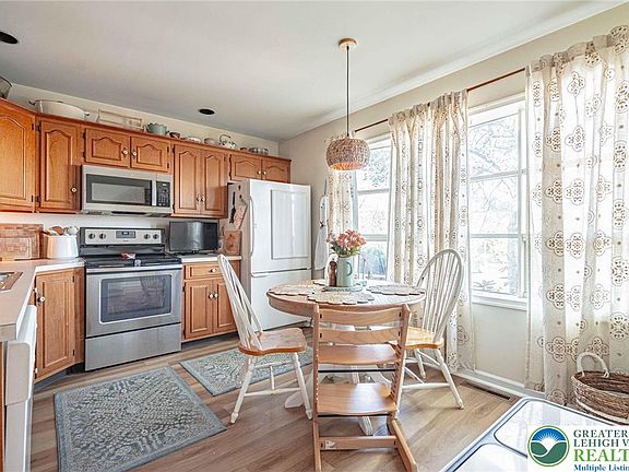 4th image of 4617 N Hedgerow Dr