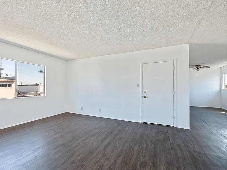 333 W 61st St #2 — Photo 9