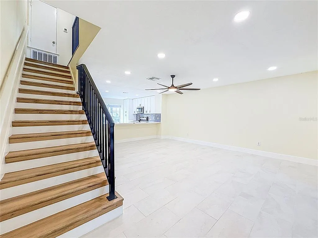 2 bed, 2.5 bath, 1216 sqft, $2,300 — Photo 3