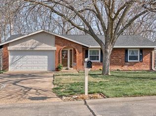 1685 Sunnyridge Rd, Ballwin, MO 63011