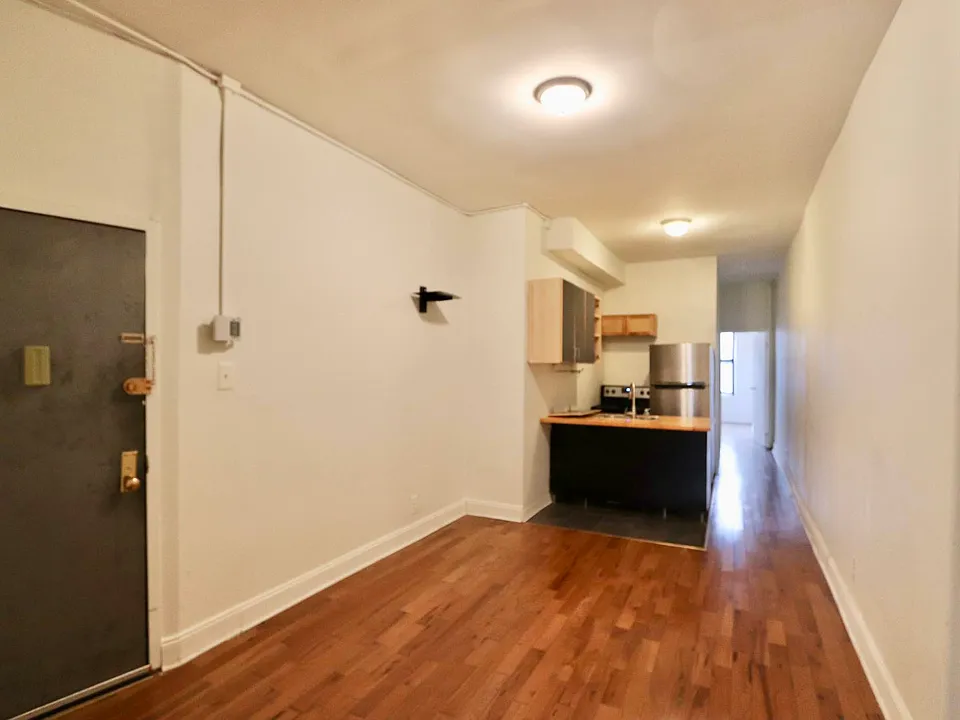 297 Troutman St #2R
