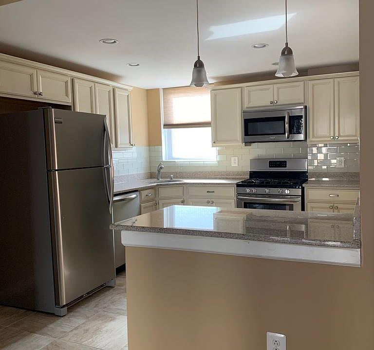 1st image of 2842 Sellers St