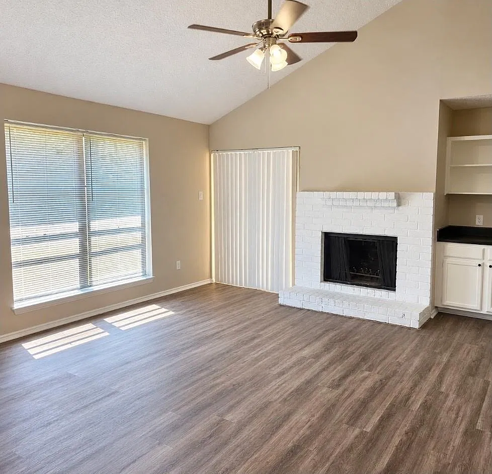 3 bed, 1.5 bath, 1366 sqft, $1,950 — Photo 1