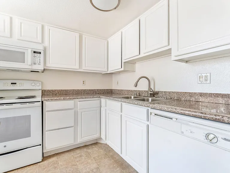 4360 Sandy River Dr #31 — Photo 7