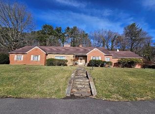 1002 W Stuart Dr, Galax, VA 24333