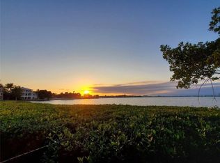 3306 Old Oak Dr, Sarasota, FL 34239