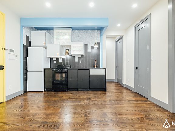 2nd image of 114 Jefferson St APT 2A