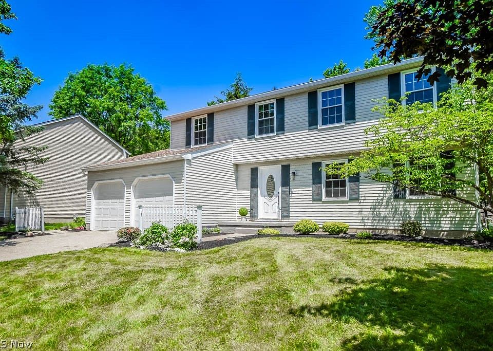 1st image of 989 Lancaster Dr