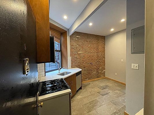 1st image of 110 Madison St #8B