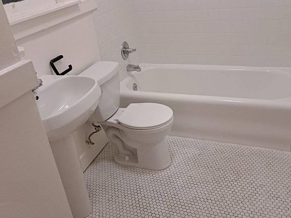 3rd image of 2300 Francisco St #2202