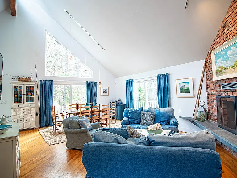 36 Wyandanch Ln — Photo 4