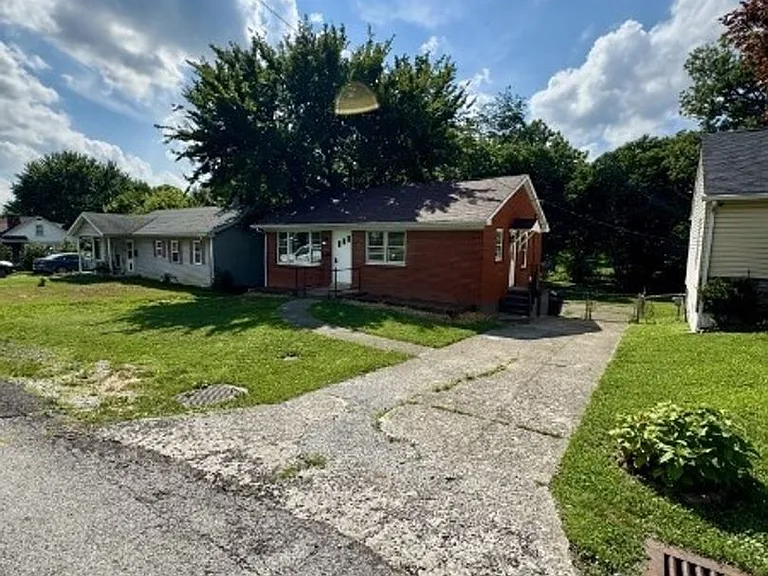 604 N Mantle Ave — Photo 4