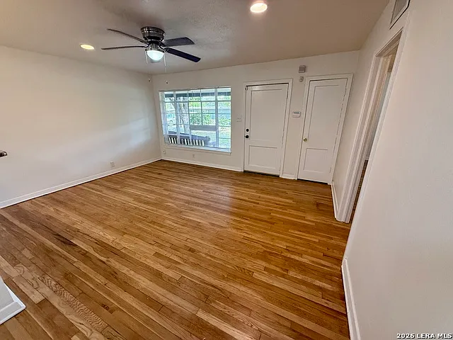 2 bed, 1.0 bath, 1100 sqft, $1,200 — Photo 4