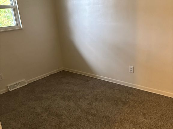 5th image of 507-509 Goshen Ct