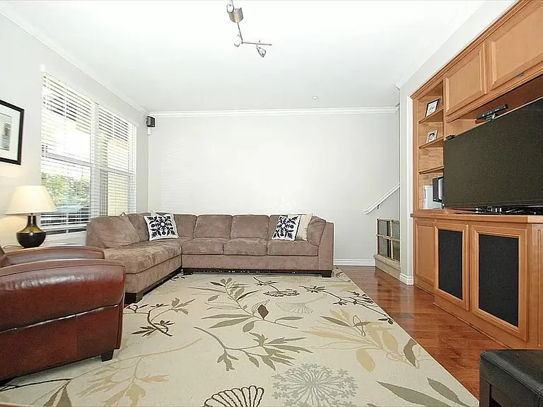 1146 Goddard St — Photo 23