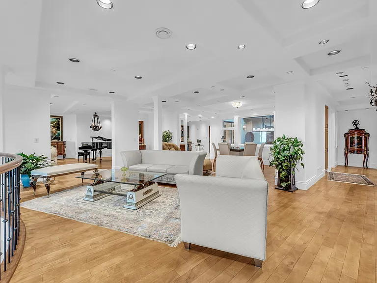 1525 Errigal Pl — Photo 17