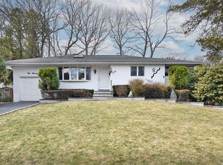 100 Marie Cres, Commack, NY 11725