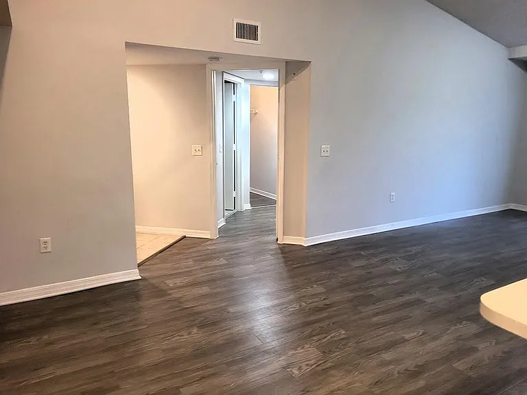 4197 N Haverhill Rd #212 — Photo 9