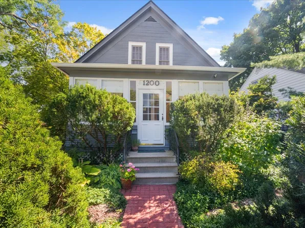 1200 S 3rd St, St Charles, IL 60174