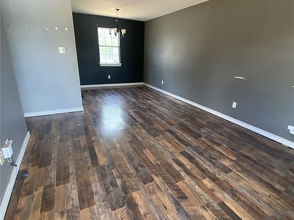 3rd image of 909 Range St