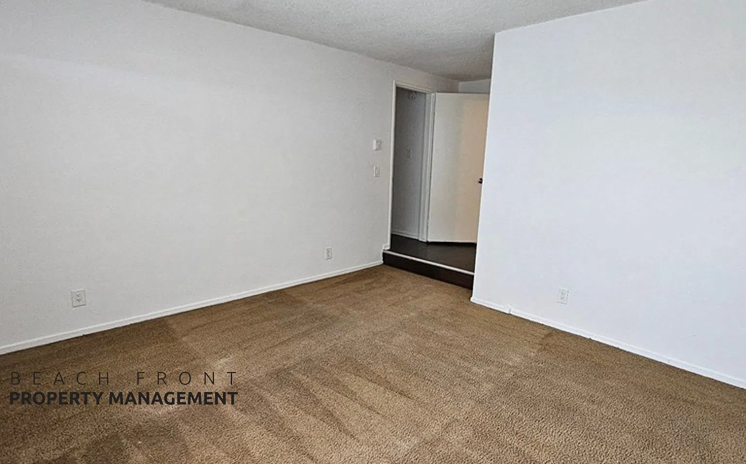 200 W. Arbor Vitae St. — Photo 4