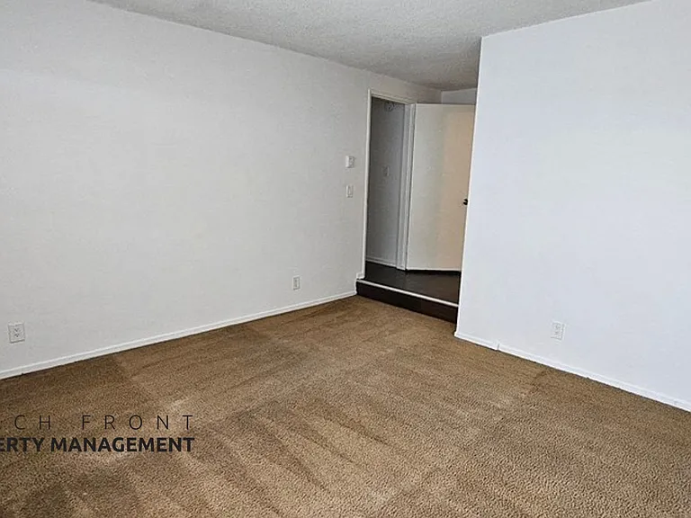 200 W. Arbor Vitae St. — Photo 16