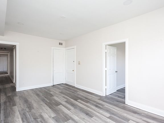 3rd image of 1923 W Montrose Ave #3W