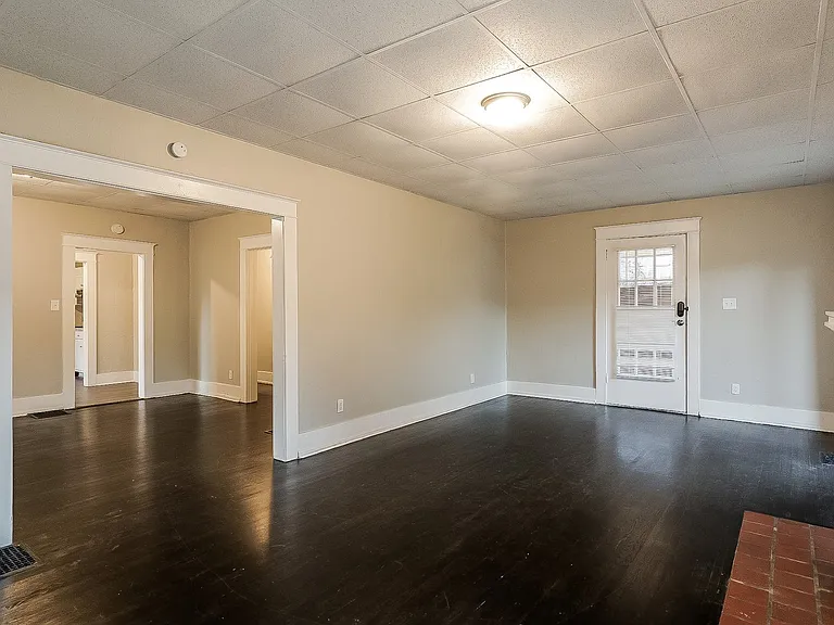 438476_019_living_room_13469763.jpg