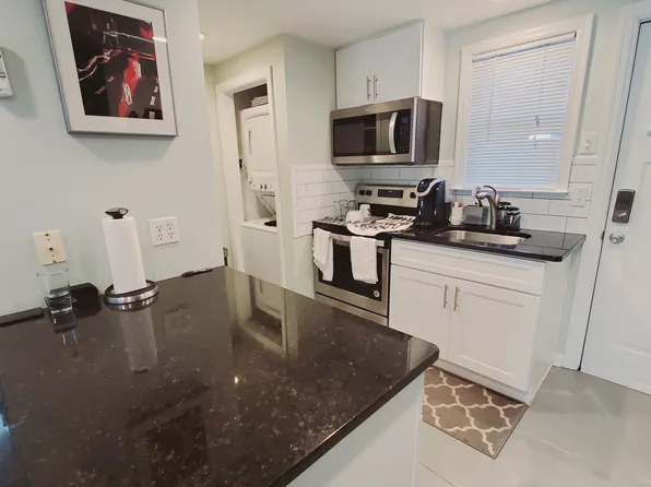 11 Oscar St Unit 3, Stamford, CT 06906