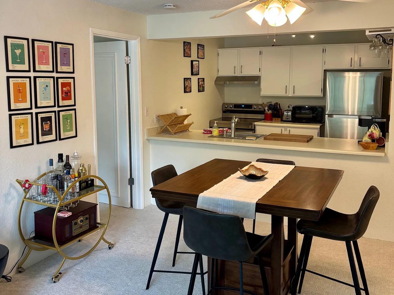 2 bed, 1050 sqft, $3,200 — Photo 2