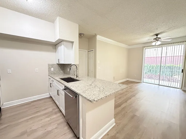 13015 Plantation Park Cir — Photo 3