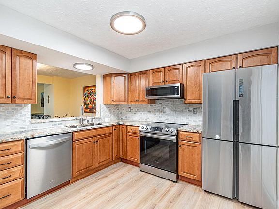 3rd image of 1632 Shady Cove Ln
