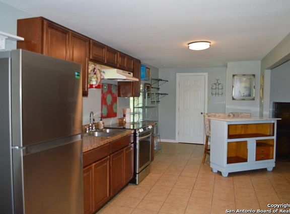 2nd image of 599 W Broadview Dr