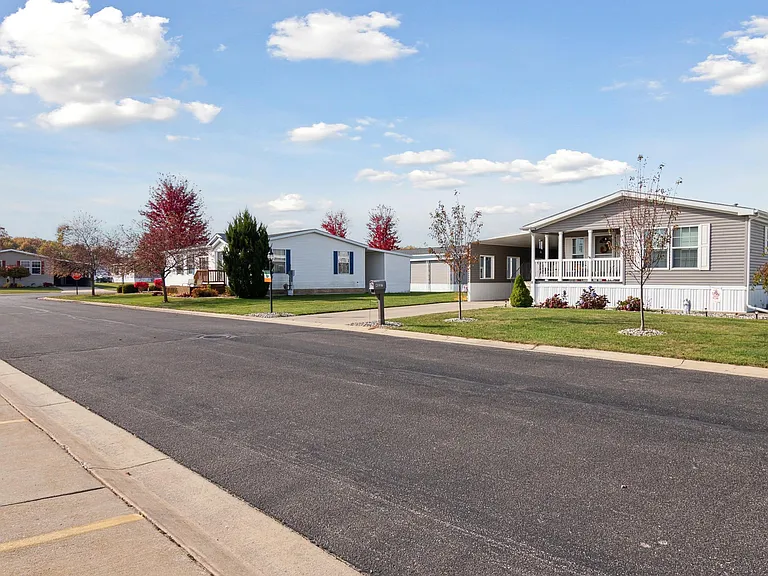 Lakeview Estates on Lawndale — Photo 8