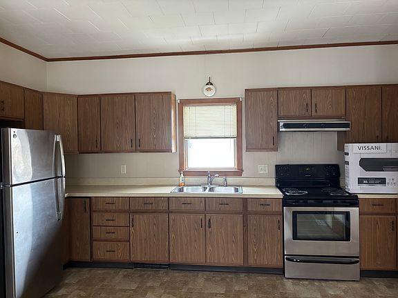 5th image of 105 Winter St Floor 2