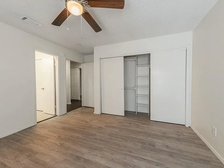 4518 Speedway #B — Photo 7