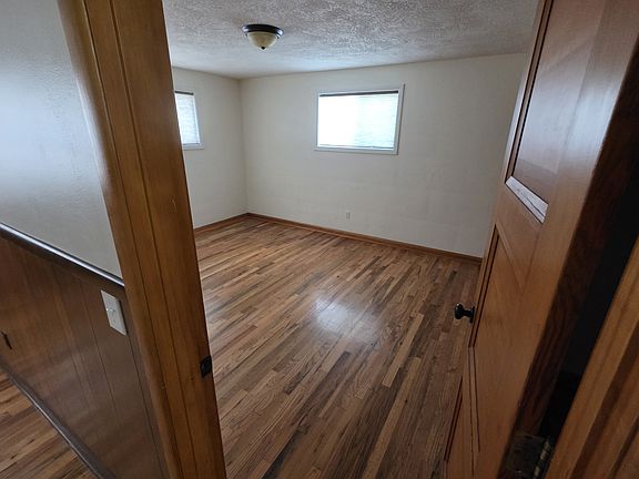 5th image of 210 Stadium Dr S