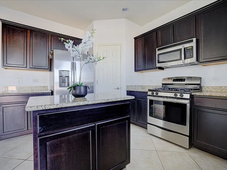 8011 S Dolphin Way — Photo 6