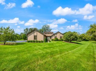 3211 Stonegate Dr, Crystal Lake, IL 60012