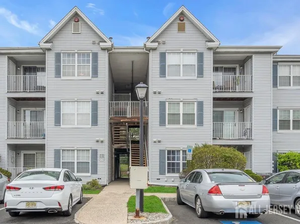 521 Stratford Pl, Bound Brook, NJ 08805