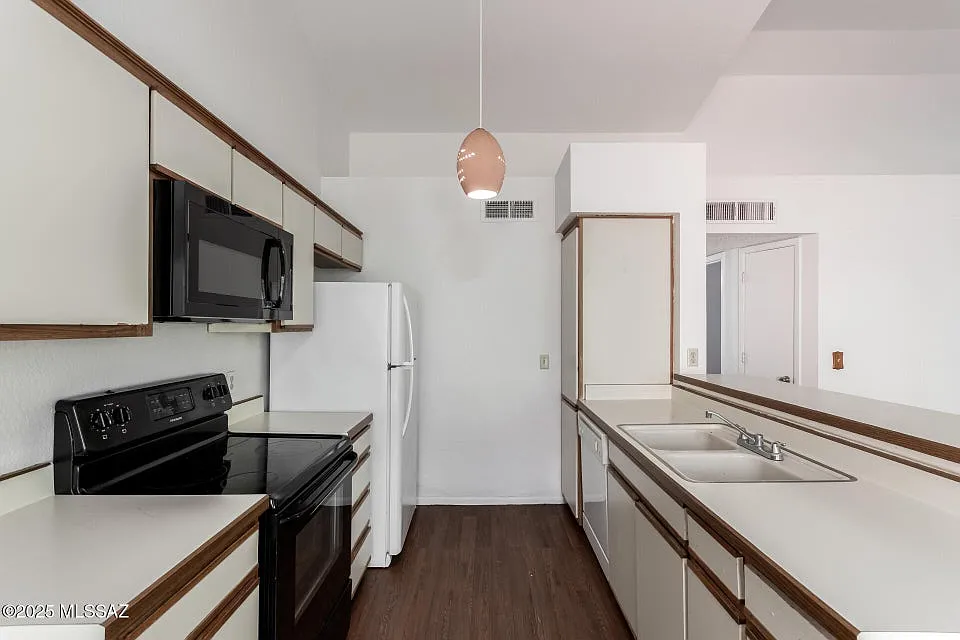 MM: W Park Wood Ln 1698 - 1 — Photo 4
