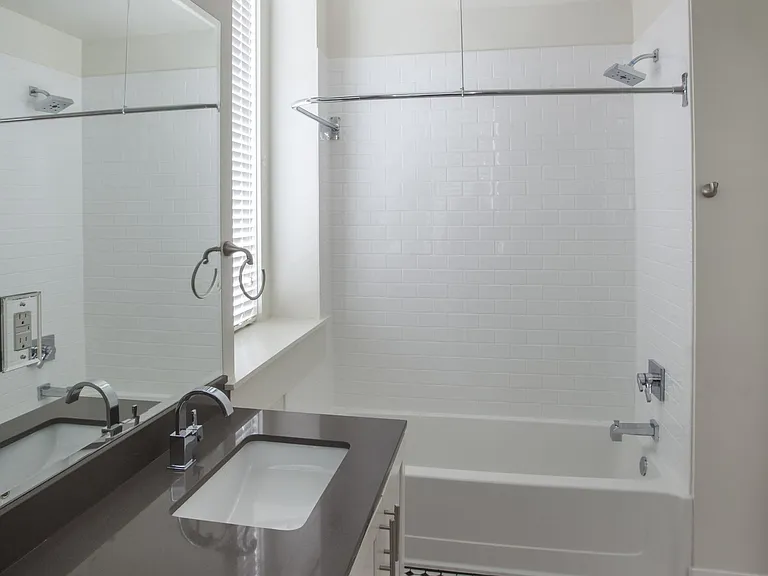 Carter Bldg | Bathroom